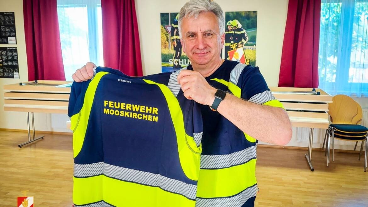 Neue Einsatz T-Shirts übergeben!